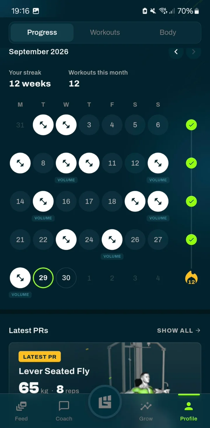 Trainingskalender mit absolvierten Workouts und wöchentlicher Streak in der App